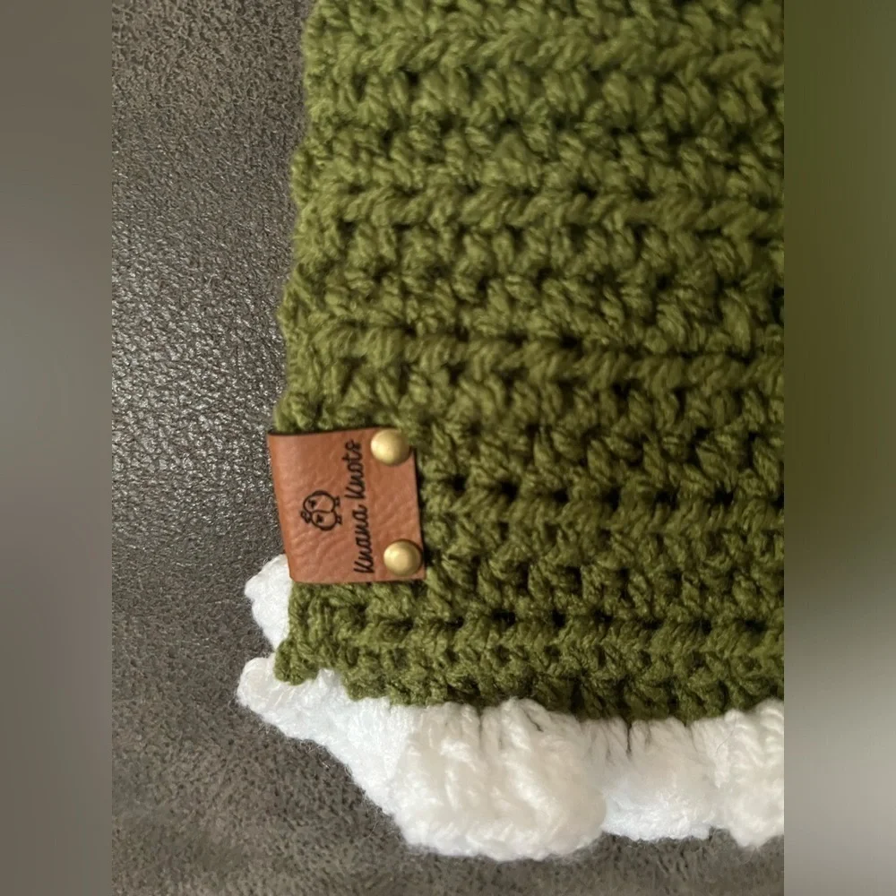 NWT KNANA KNOTS. Crochet scarf, forest green with white ruffle ends